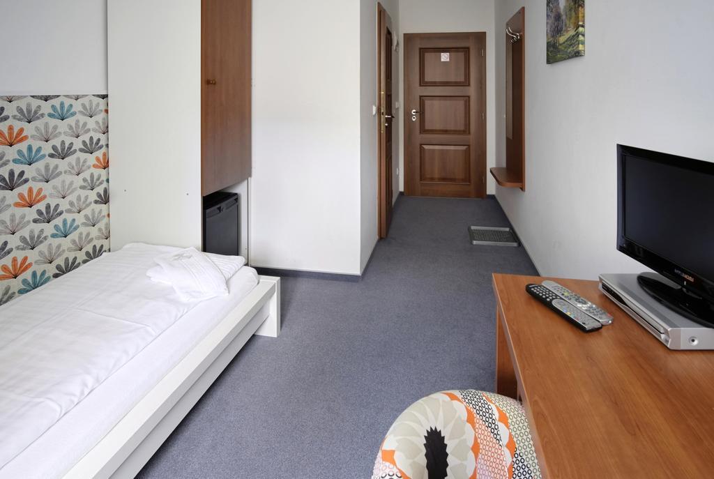 Pension Pod Vezi Kolín Kültér fotó