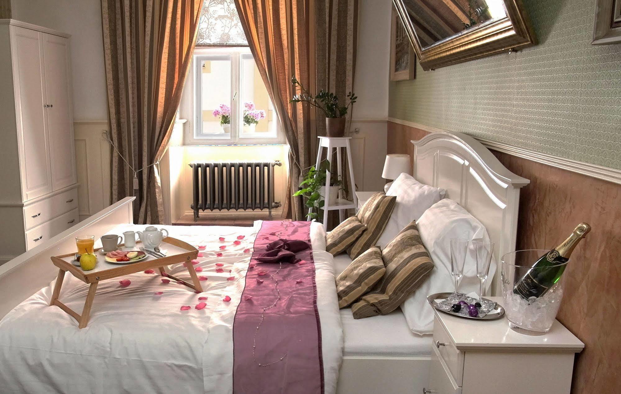 Pension Pod Vezi Kolín Kültér fotó