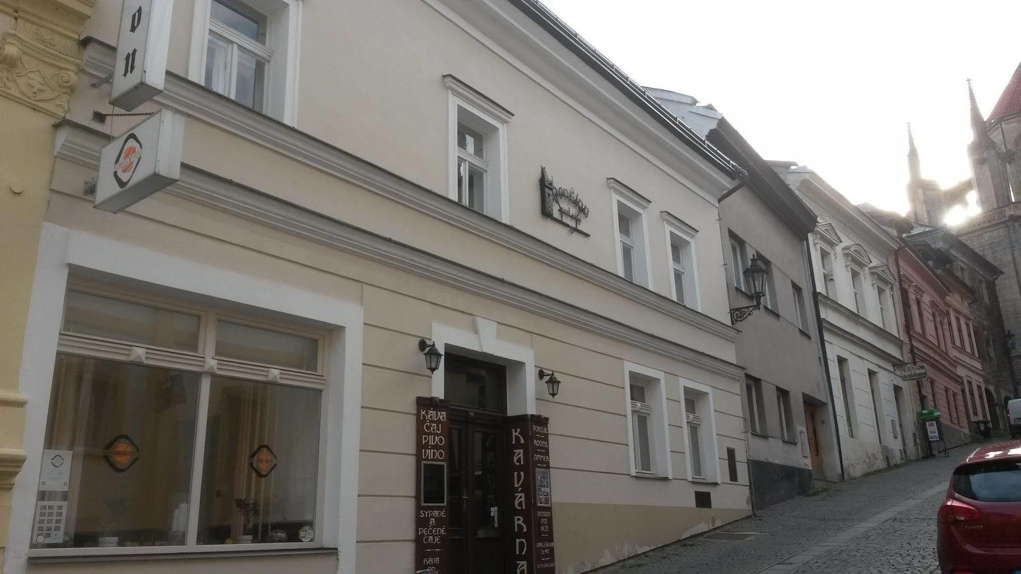 Pension Pod Vezi Kolín Kültér fotó